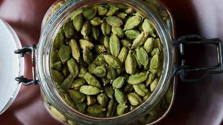 What Happens When You Chew Cardamom After Meals?